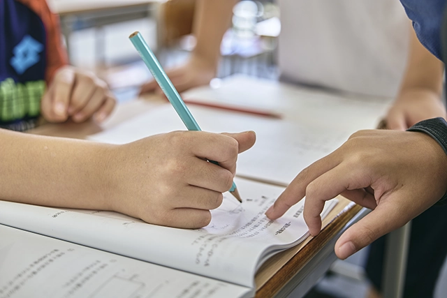 「差がつく単元」にしぼり、習熟度別の課題で苦手を重点的に伸ばします。